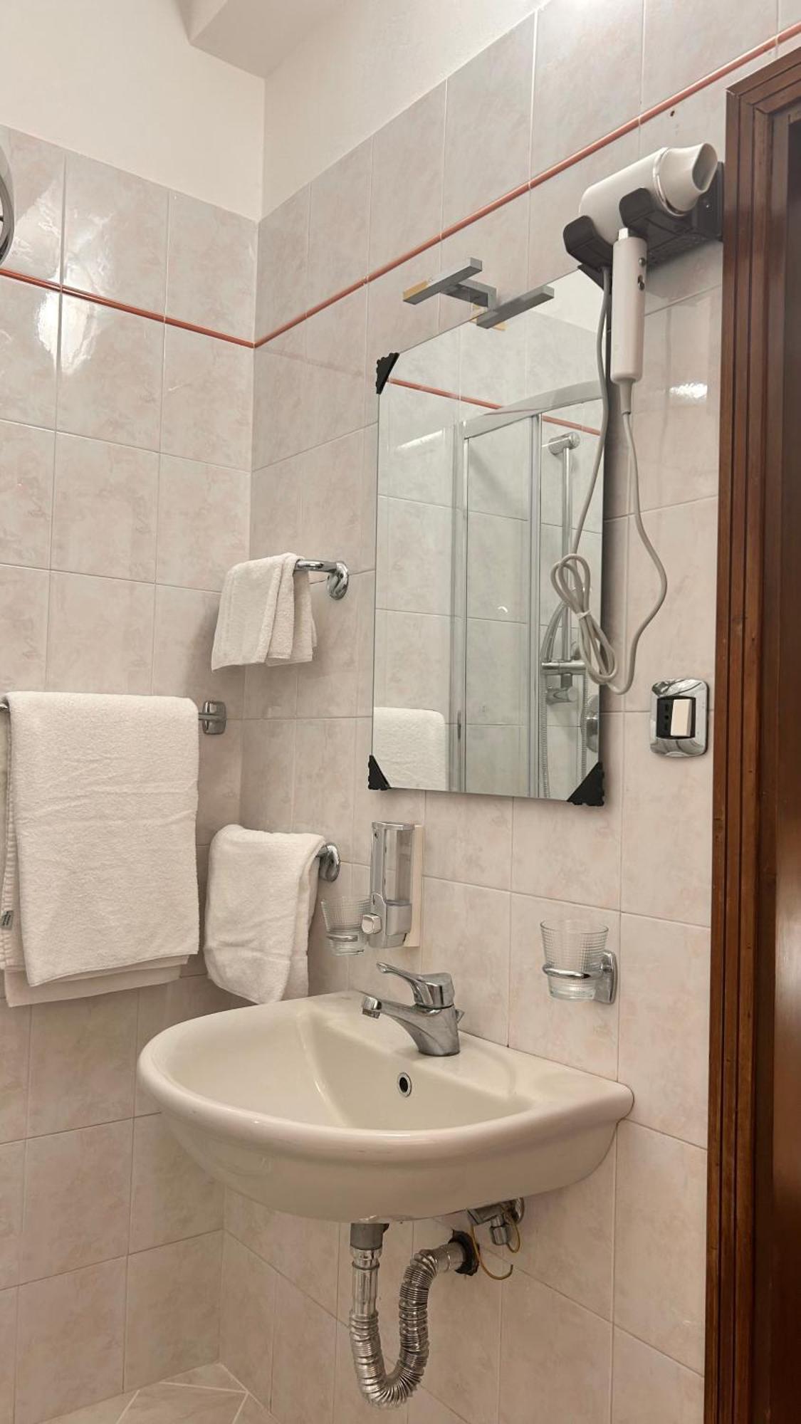 Tito 2 Hotel 3*
