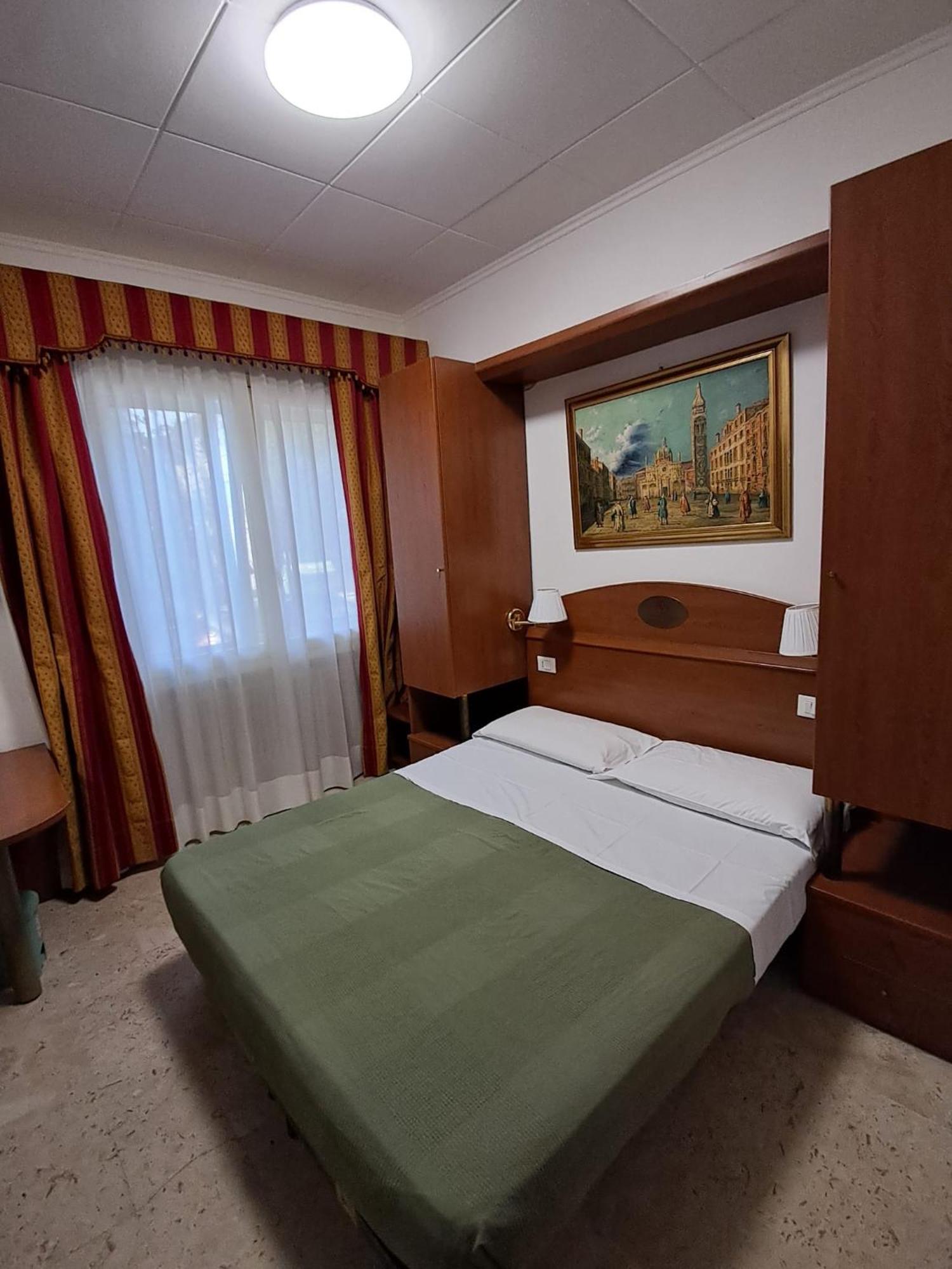Tito 2 Hotel Mestre