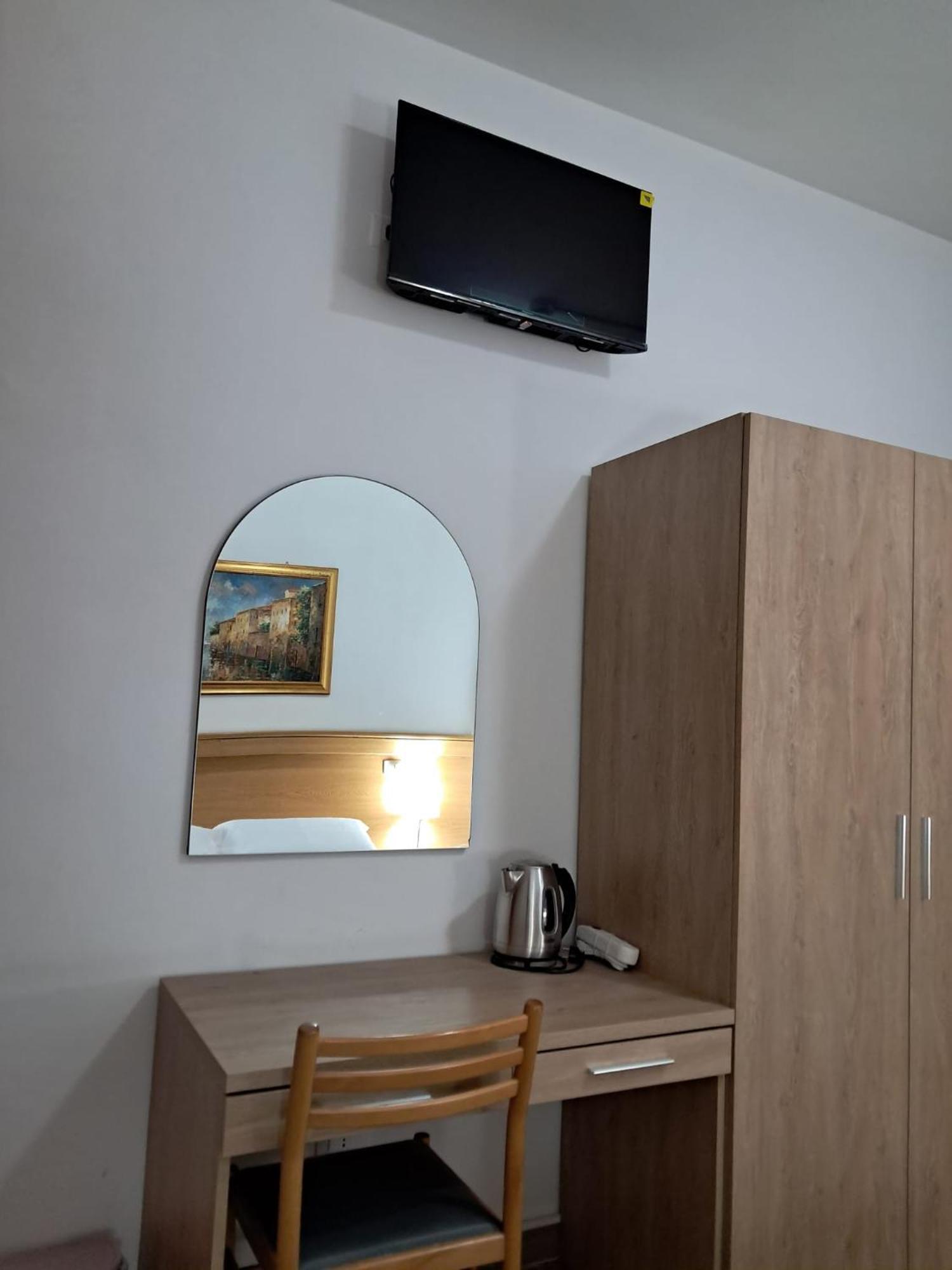 Tito 2 Hotel Mestre